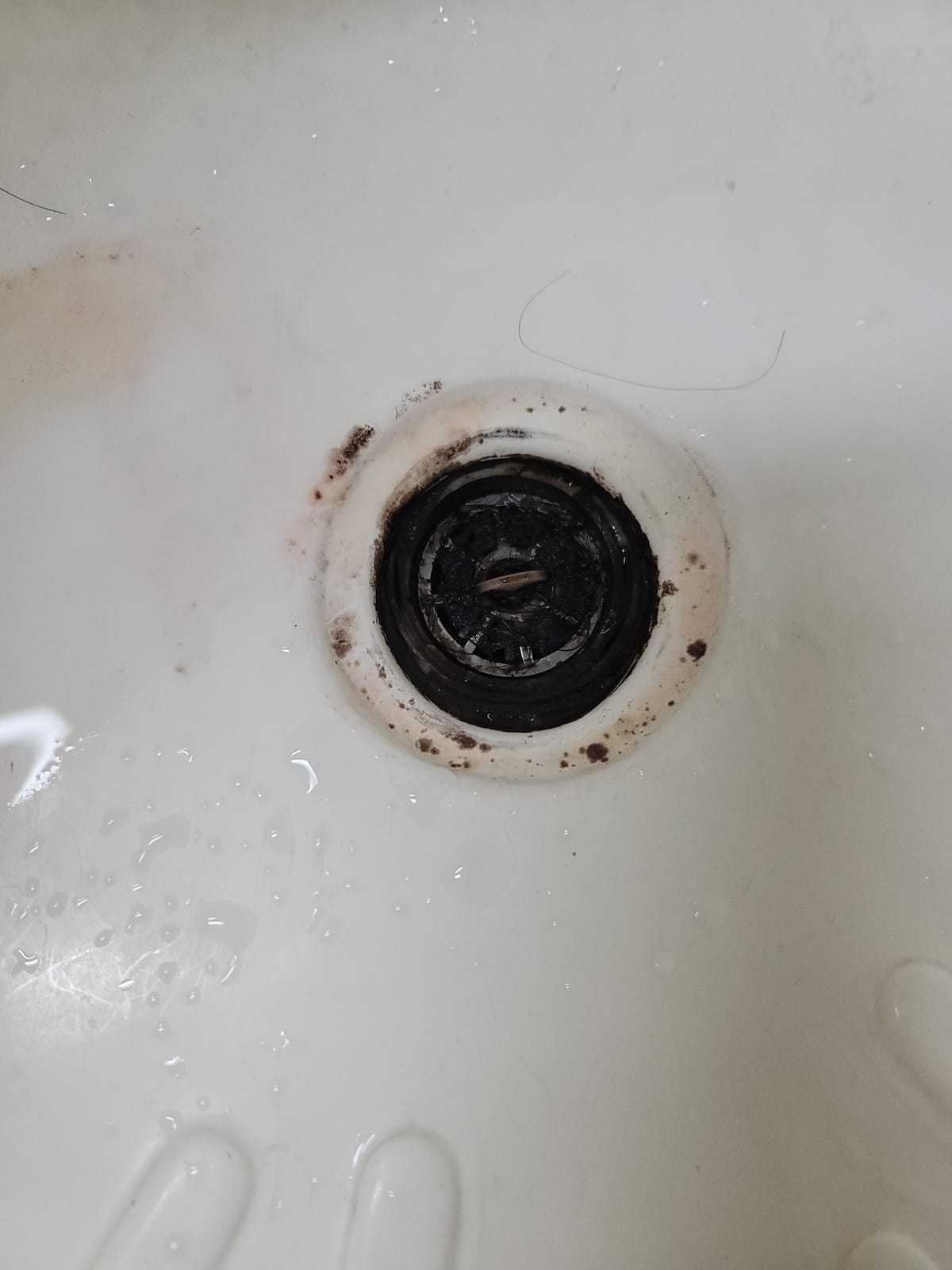 충남 아산 욕조배수구트랩교체 시공 전 1