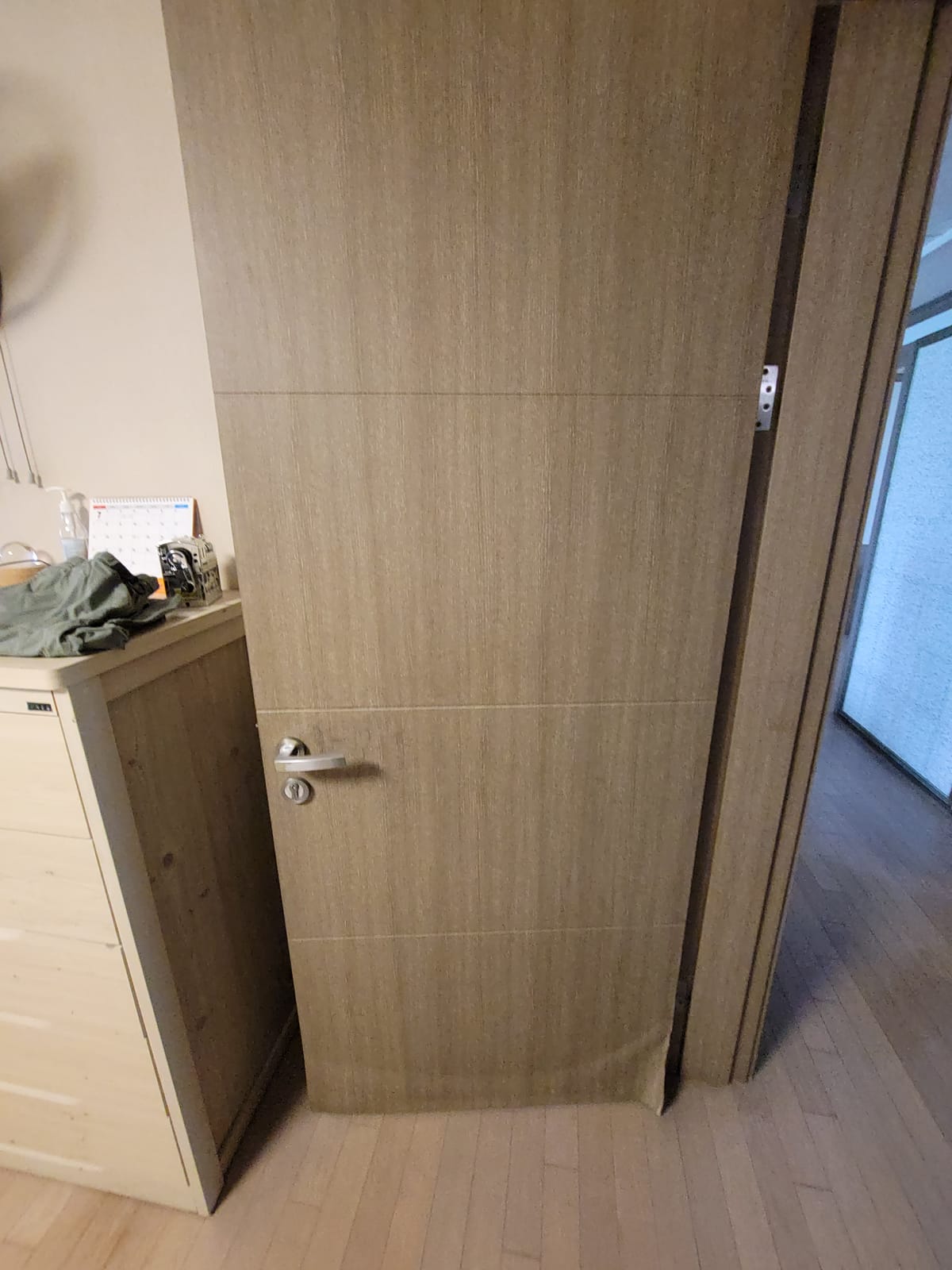 충남 천안 방문,화장실문시트지교체 시공 전 2