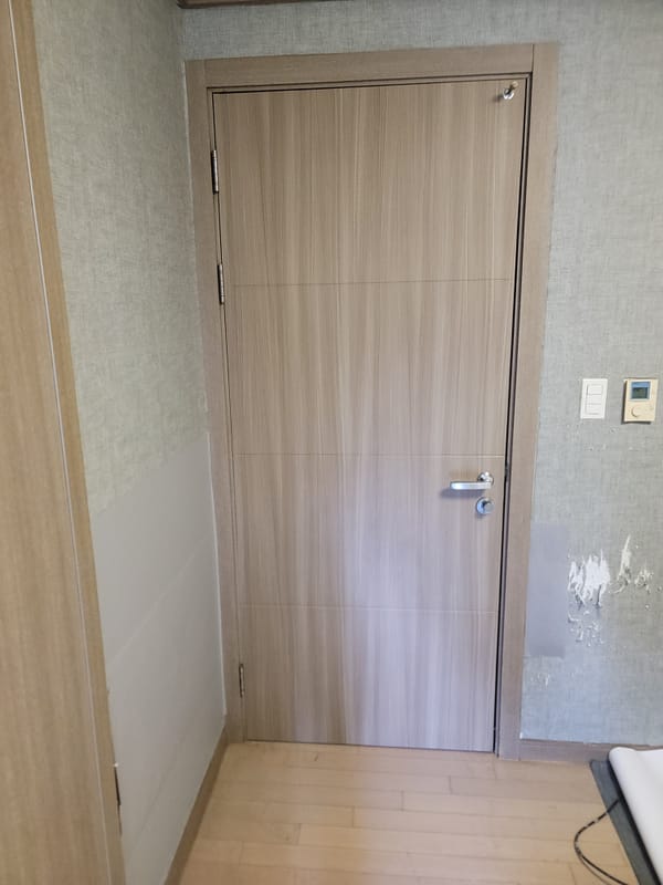 충남 아산 방문,화장실문시트지교체 시공 후