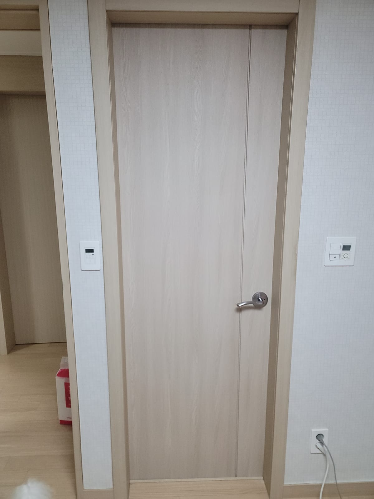 충남 천안 문짝수리(나무문,ABS도어) 시공 후 1