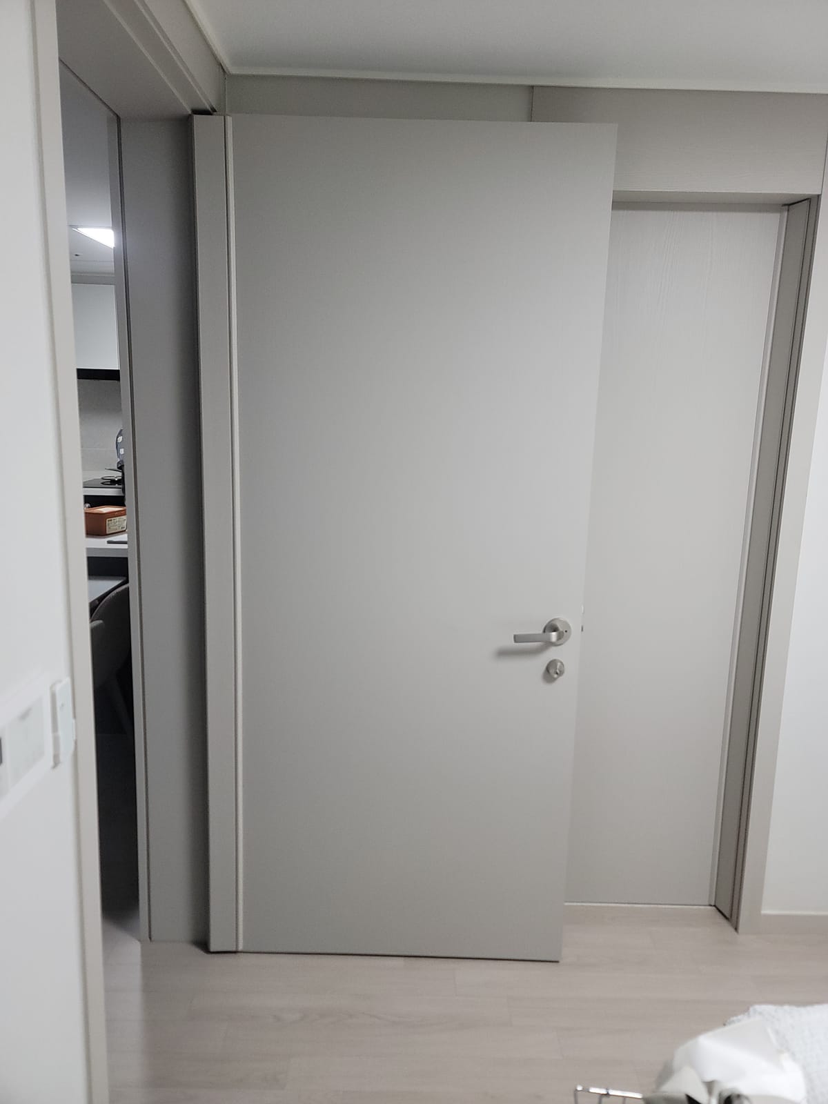 충남 아산 문짝수리(나무문,ABS도어) 시공 후 1