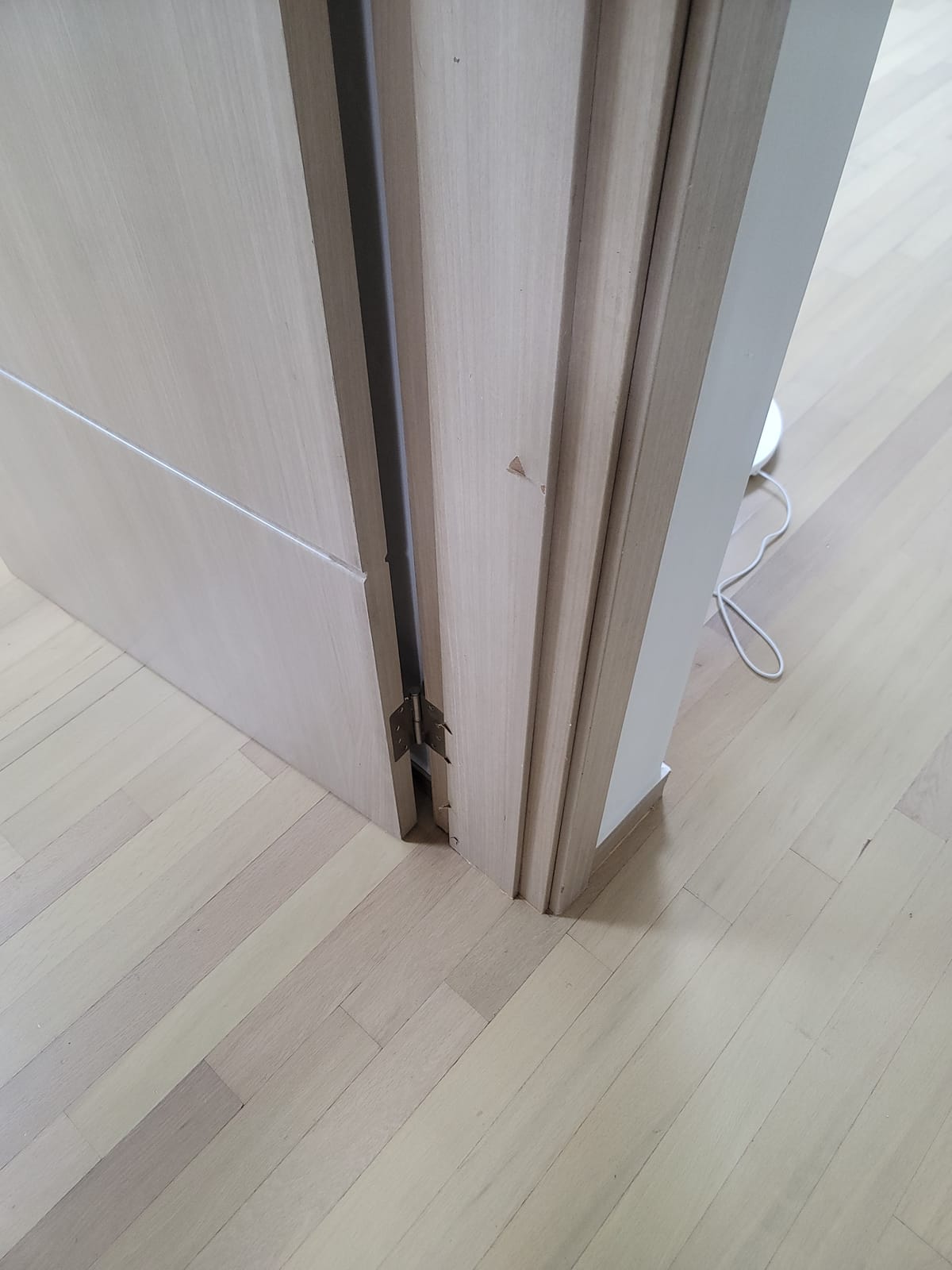 충남 아산 문틀수리 시공 전 1