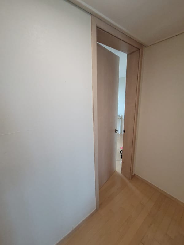충북 청주 떨어진문틀,문선,몰딩부착 시공 후