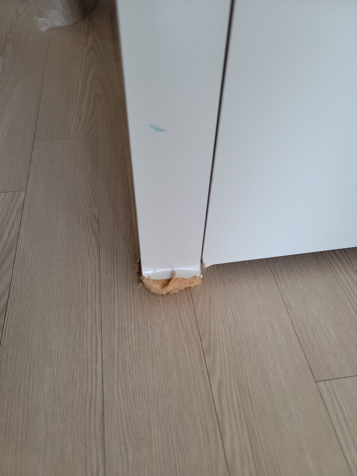 충남 서산 몰딩수리 · 붙박이장 몰딩 시공 전 1