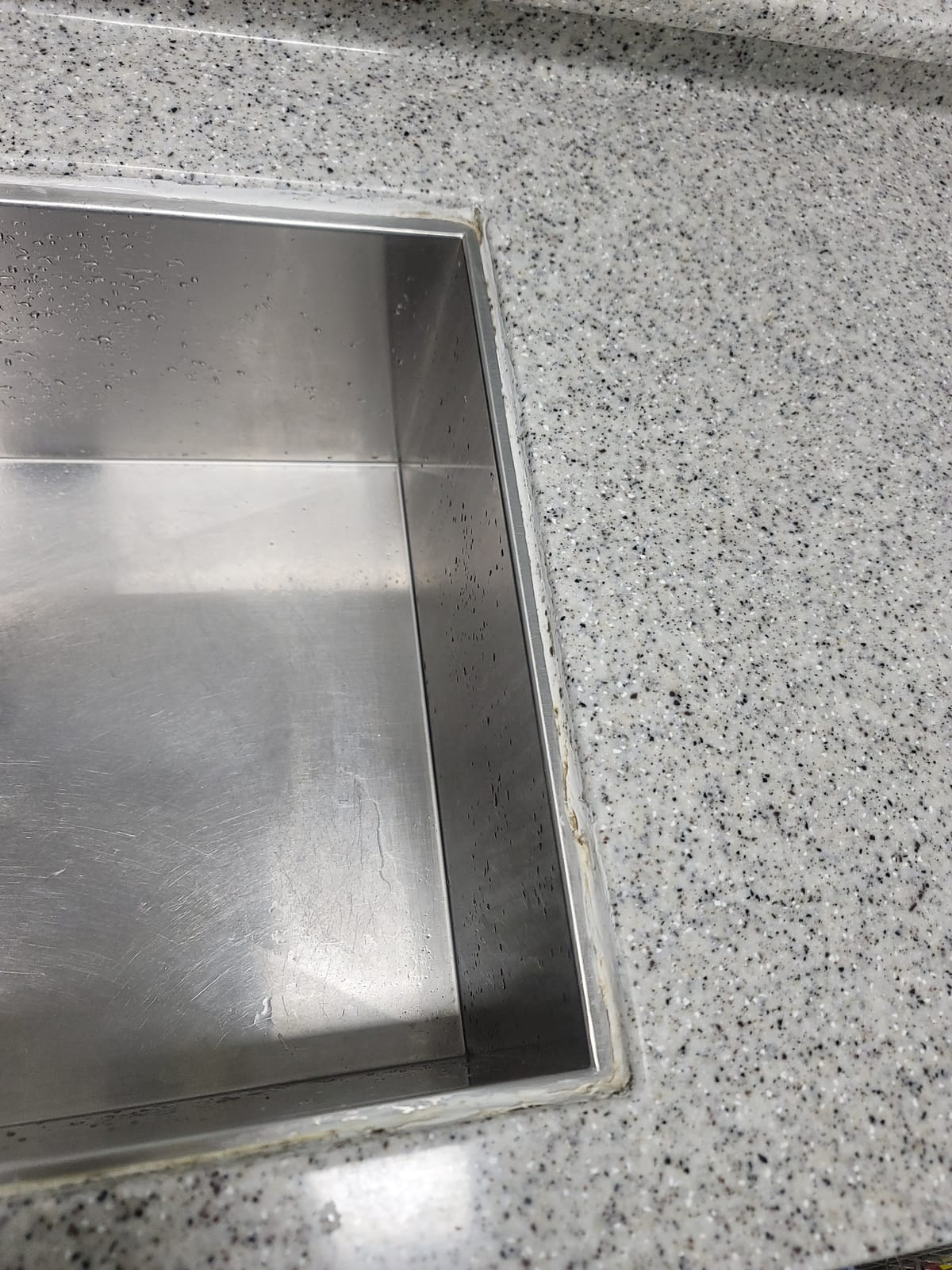 충남 천안 싱크대실리콘교체 시공 전 1